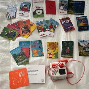 Kids Audio Player with Red and White Cards